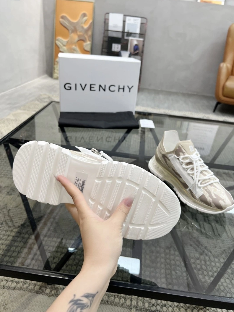 UrbanStyle Gxvxnchy Sneakers 152543
