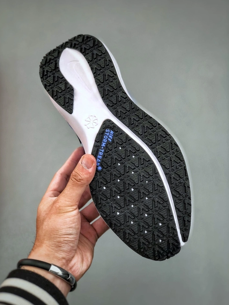 Sleek Nxkx Sneakers 198681