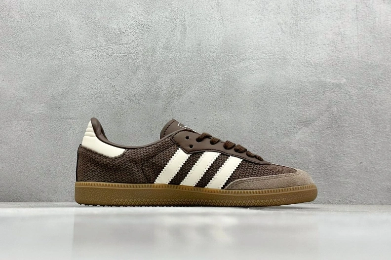 Minimalist Mxnxlo Blxhnxk Sneakers 192959