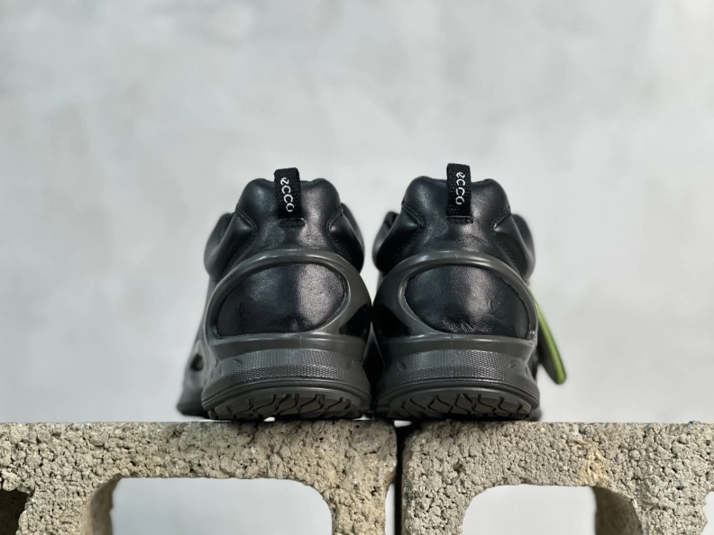 Versatile Othxr Sneakers 211026
