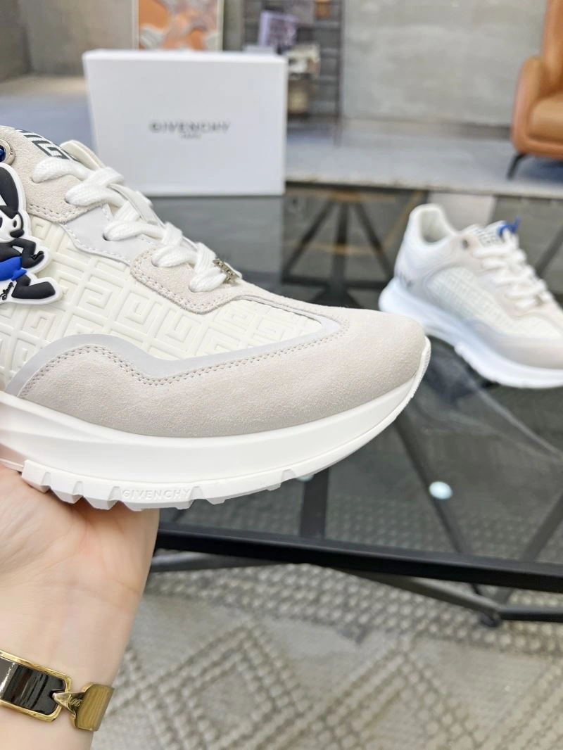 Trendy Gxvxnchy Sneakers 154936