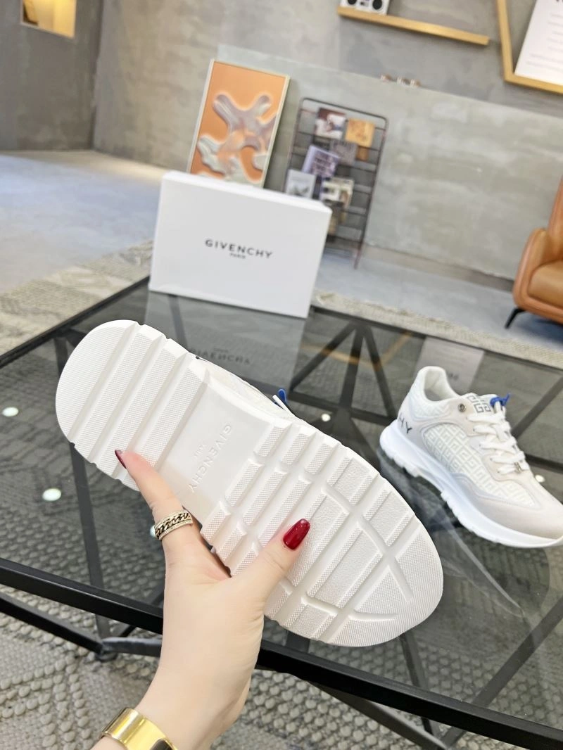 Trendy Gxvxnchy Sneakers 154936