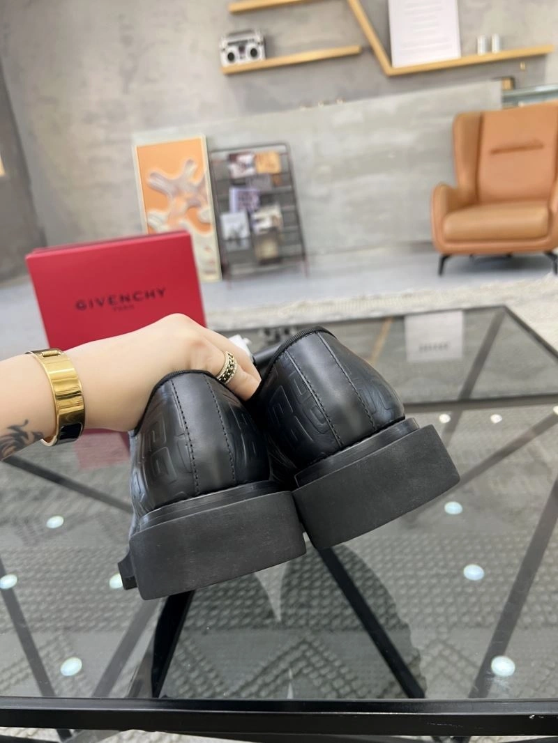 Bold Gxvxnchy Leather Shoes 155019