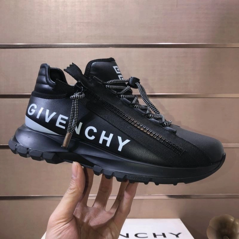 Gxvxnchy Sneakers Sleek 154929