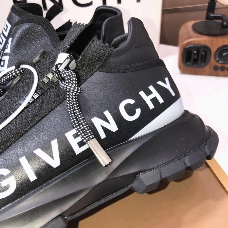 Gxvxnchy Sneakers Sleek 154929