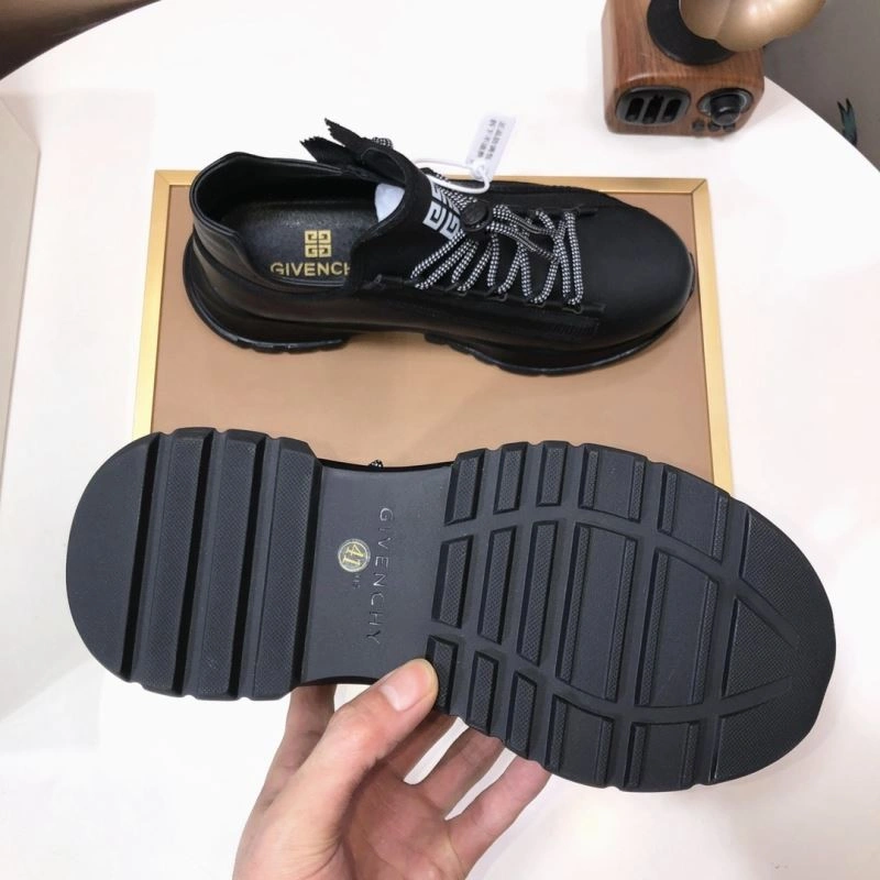 Gxvxnchy Sneakers Sleek 154929