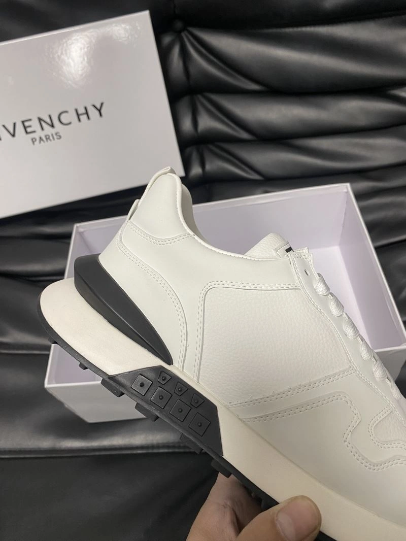 Gxvxnchy Sneakers Affordable 154919