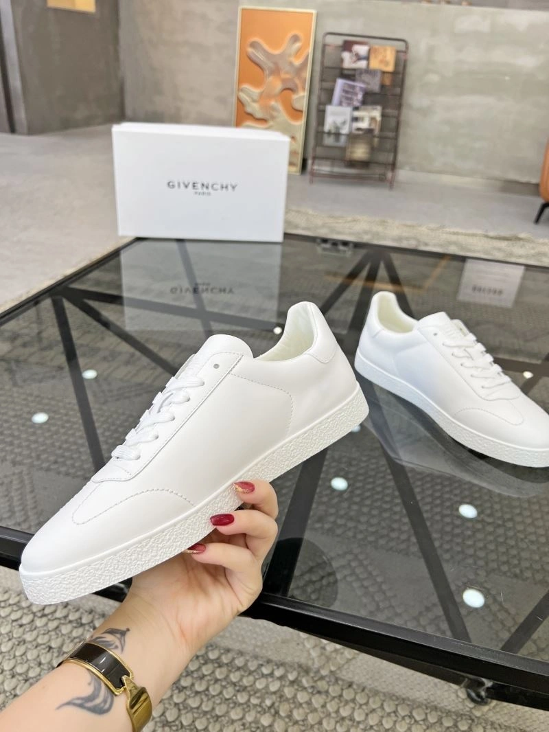 HighQuality Gxvxnchy Sneakers 154937