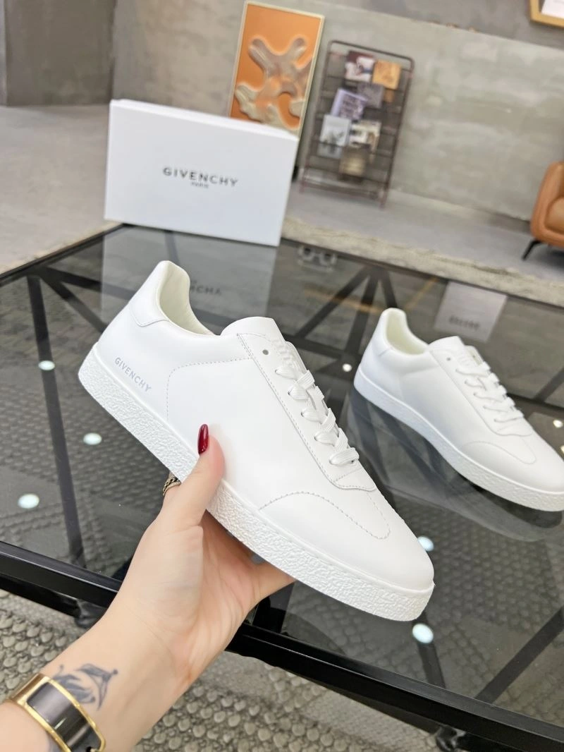 HighQuality Gxvxnchy Sneakers 154937