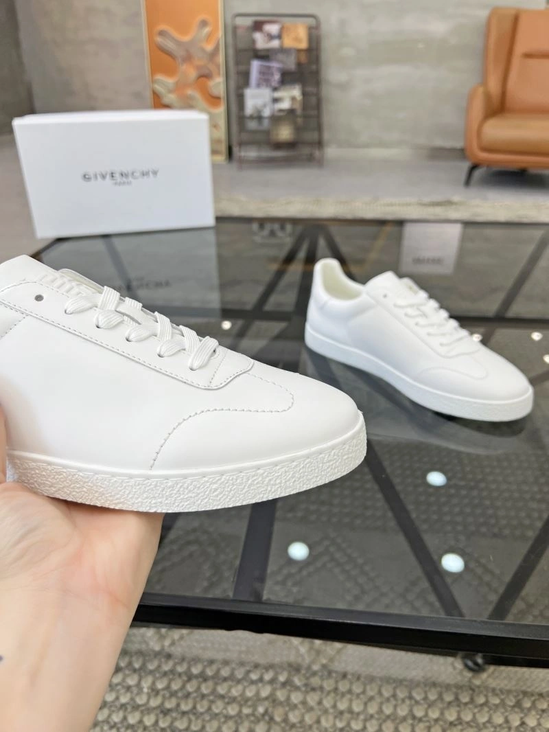 HighQuality Gxvxnchy Sneakers 154937