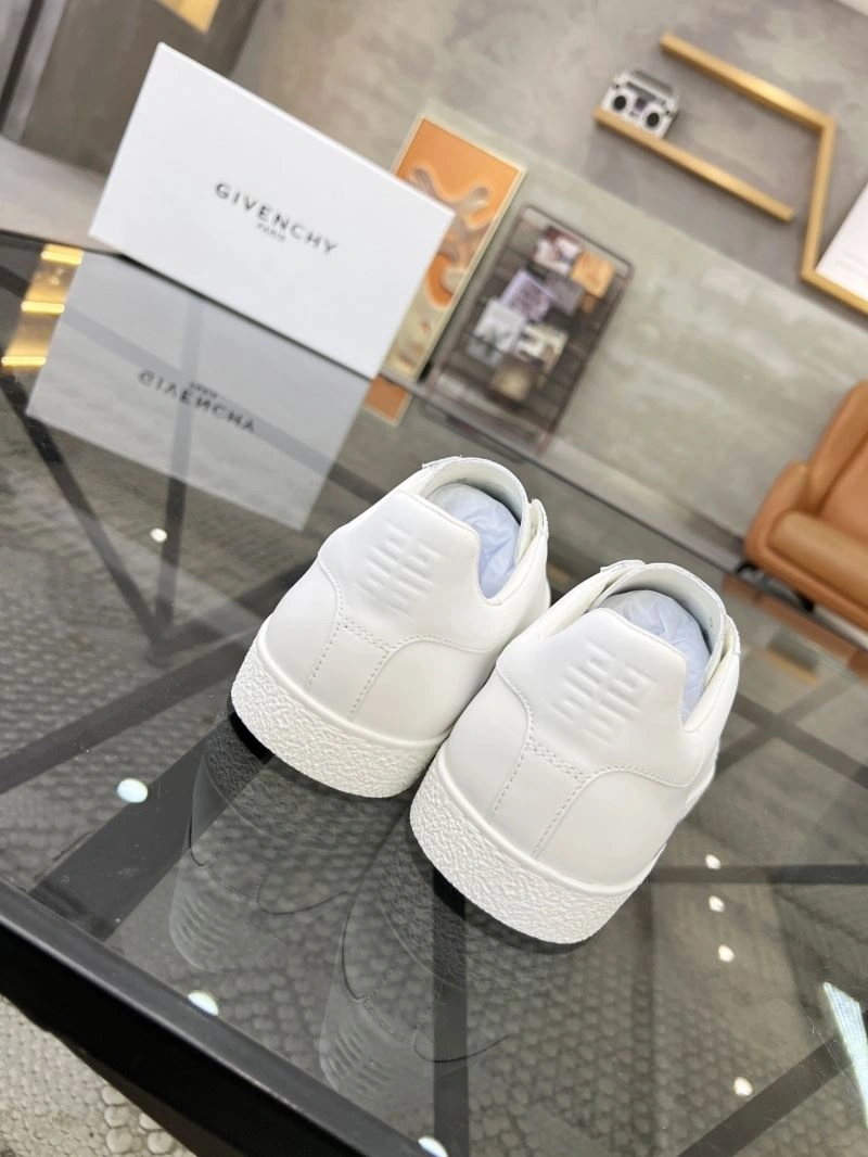 HighQuality Gxvxnchy Sneakers 154937
