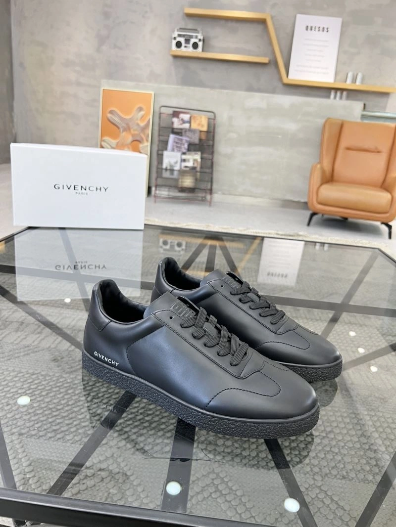 Cozy Gxvxnchy Sneakers 154921