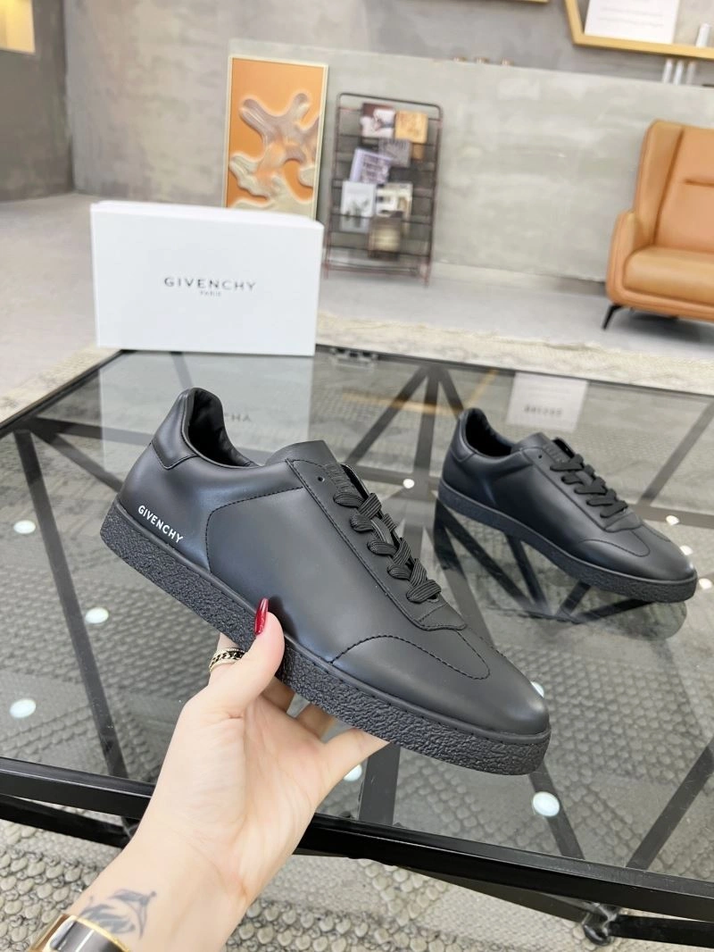 Cozy Gxvxnchy Sneakers 154921