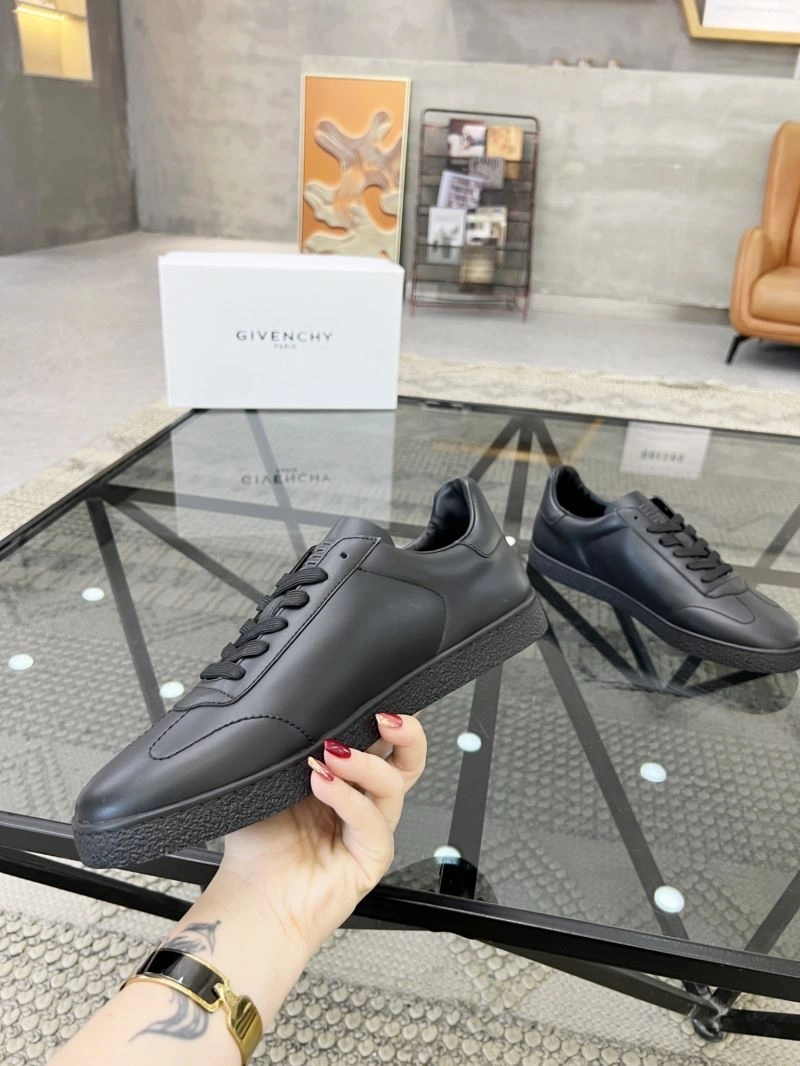 Cozy Gxvxnchy Sneakers 154921