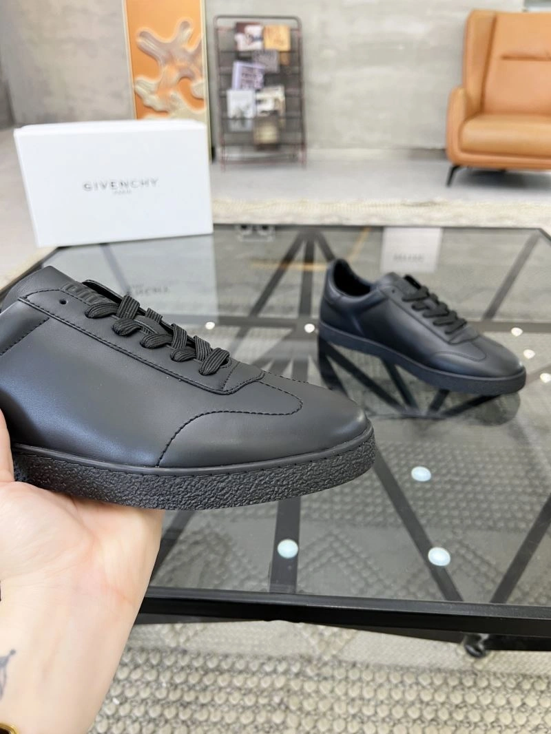 Cozy Gxvxnchy Sneakers 154921