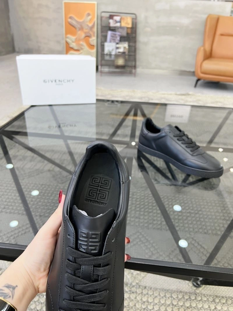 Cozy Gxvxnchy Sneakers 154921