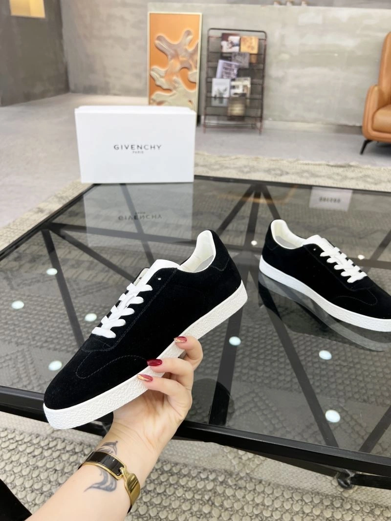Gxvxnchy Sneakers Popular 154917