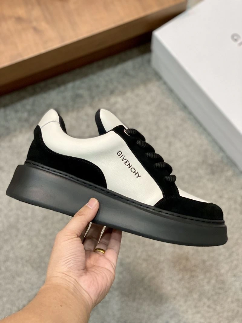 Gxvxnchy Sneakers Elegant 154905