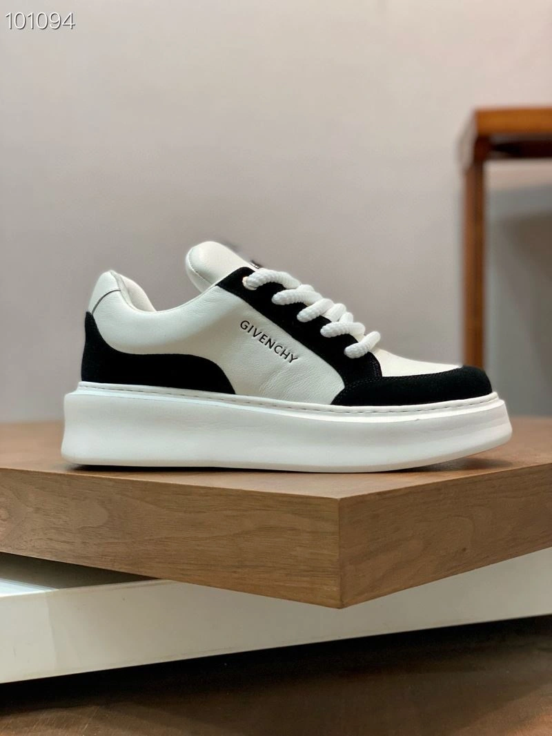 Compact Gxvxnchy Sneakers 154904