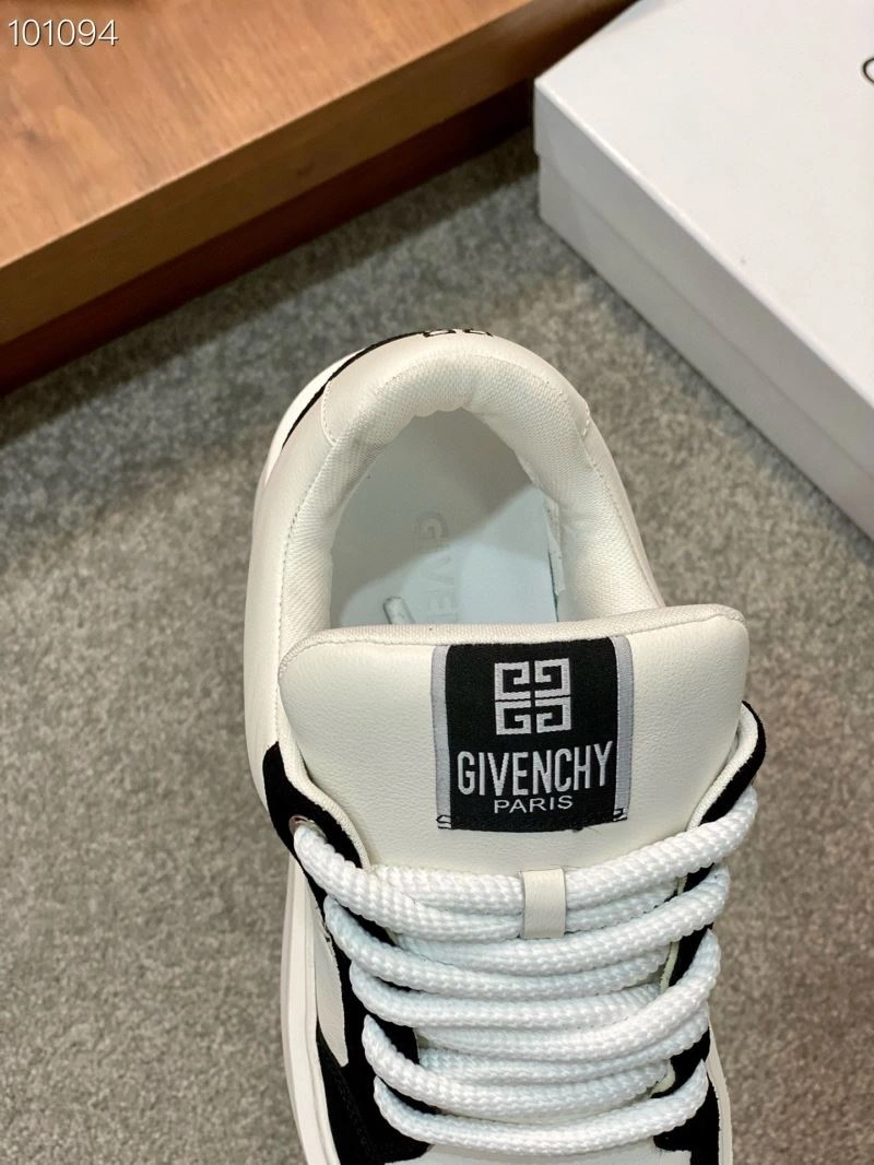 Compact Gxvxnchy Sneakers 154904
