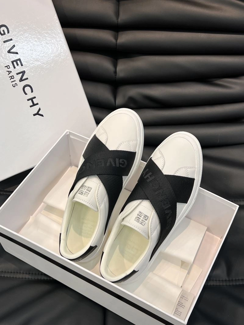 WellDesigned Gxvxnchy Sneakers 154906