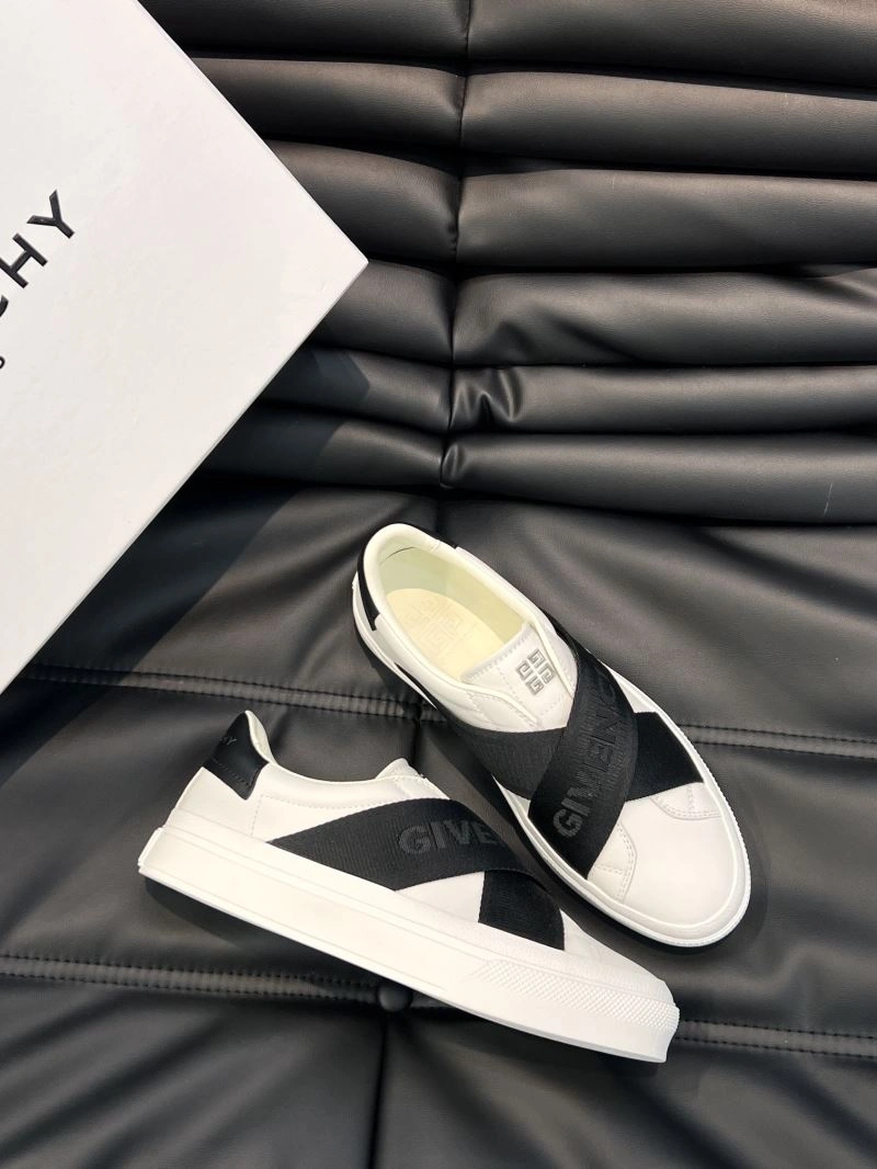 WellDesigned Gxvxnchy Sneakers 154906