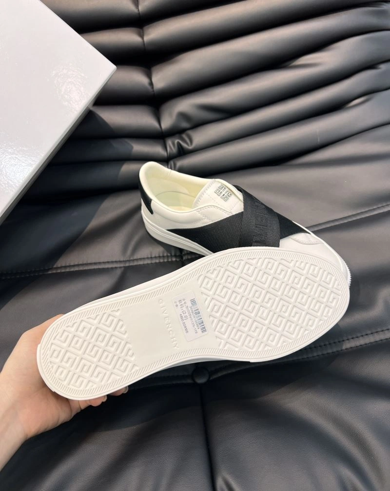 WellDesigned Gxvxnchy Sneakers 154906