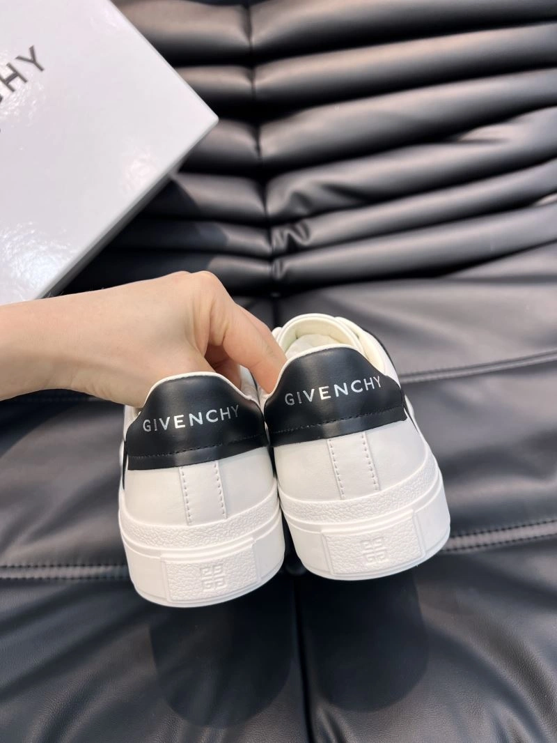 WellDesigned Gxvxnchy Sneakers 154906