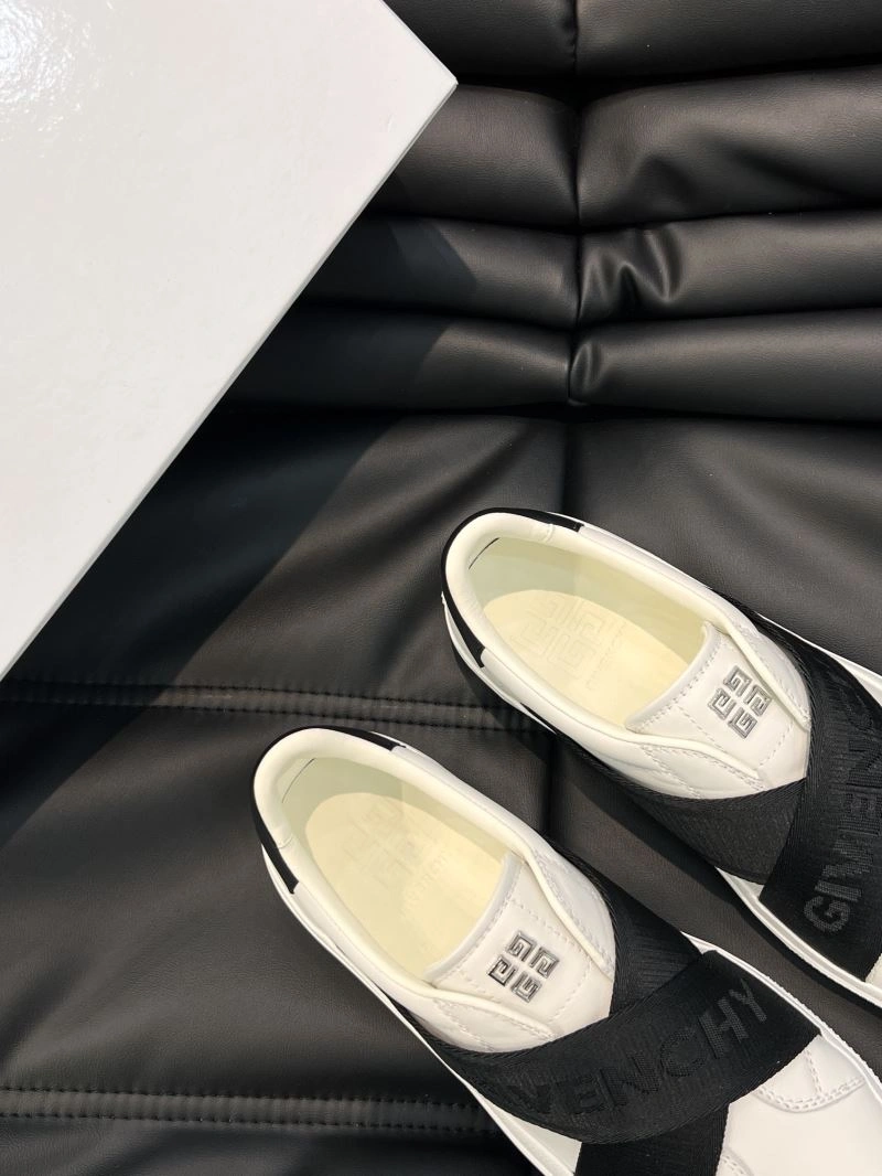 WellDesigned Gxvxnchy Sneakers 154906