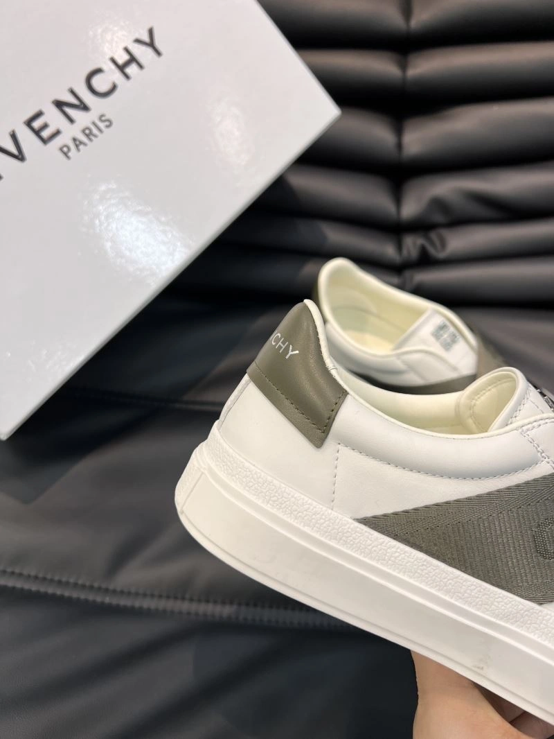 Reliable Gxvxnchy Sneakers 154900