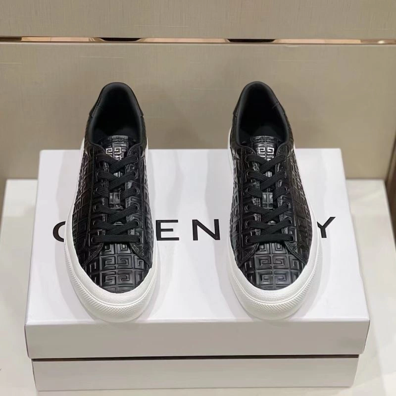 Compact Gxvxnchy Sneakers 154890