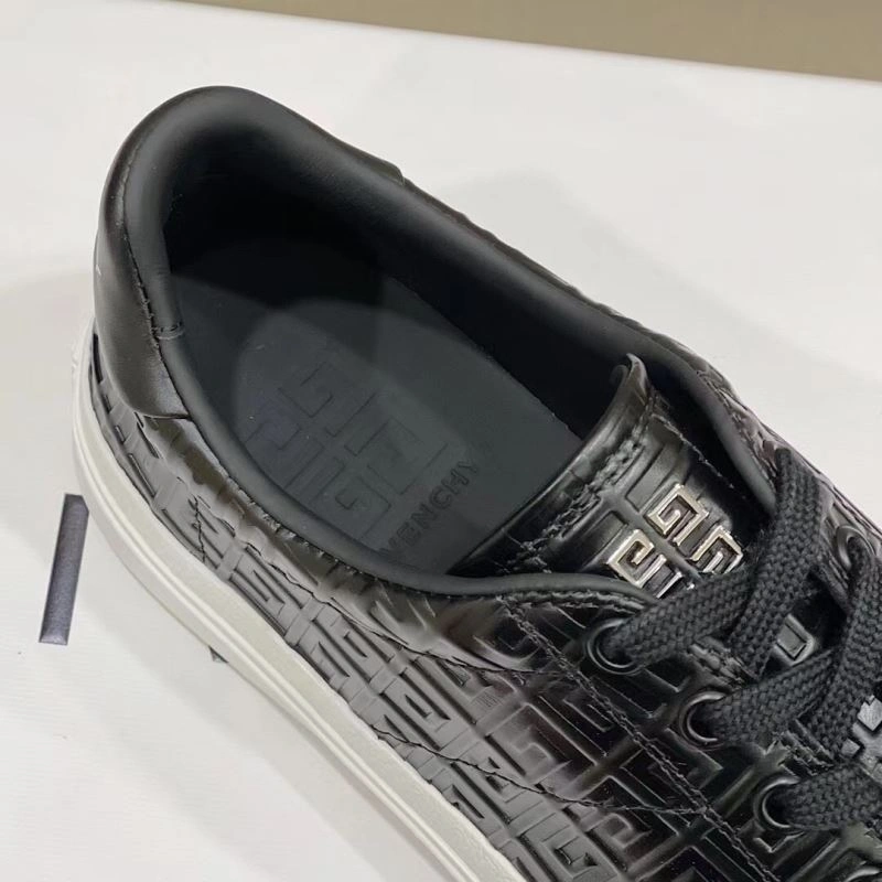 Compact Gxvxnchy Sneakers 154890