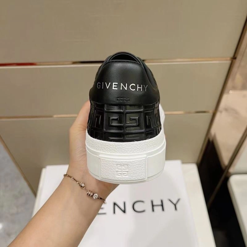 Compact Gxvxnchy Sneakers 154890