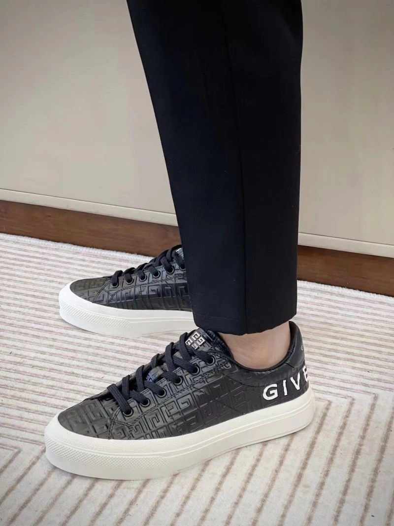 Gxvxnchy Sneakers Sophisticated 154897