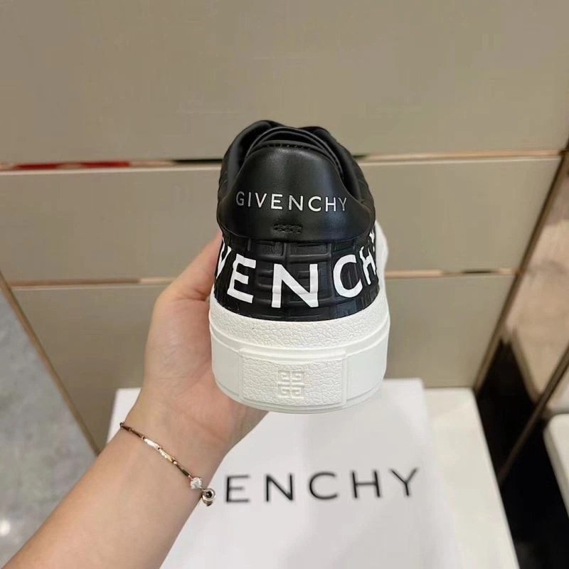 Gxvxnchy Sneakers Sophisticated 154897