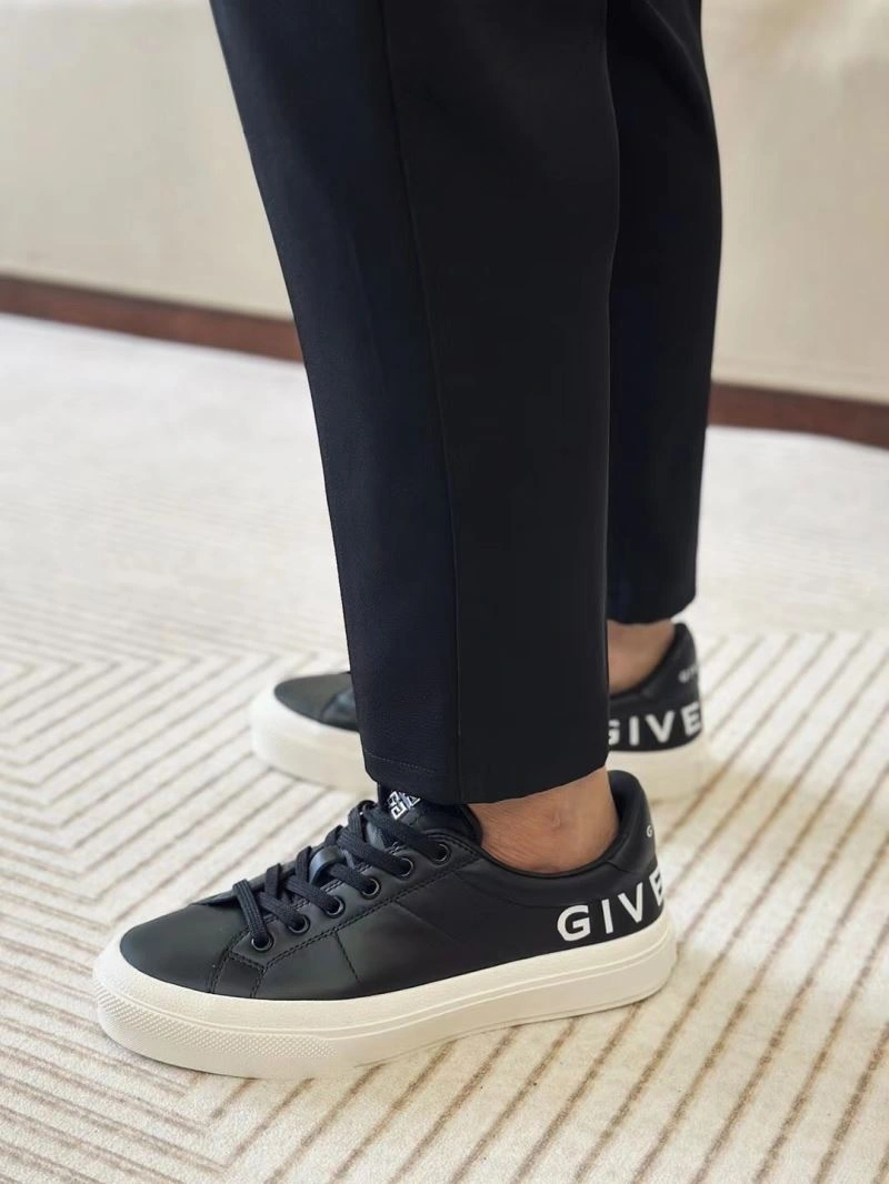Timeless Gxvxnchy Sneakers 154899