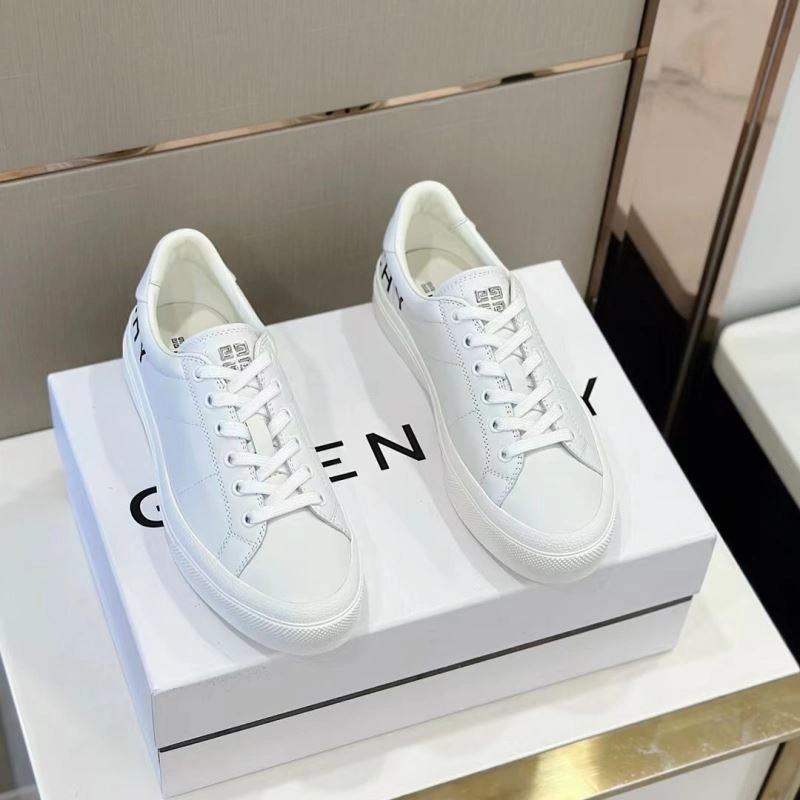 Trendy Gxvxnchy Sneakers 154885