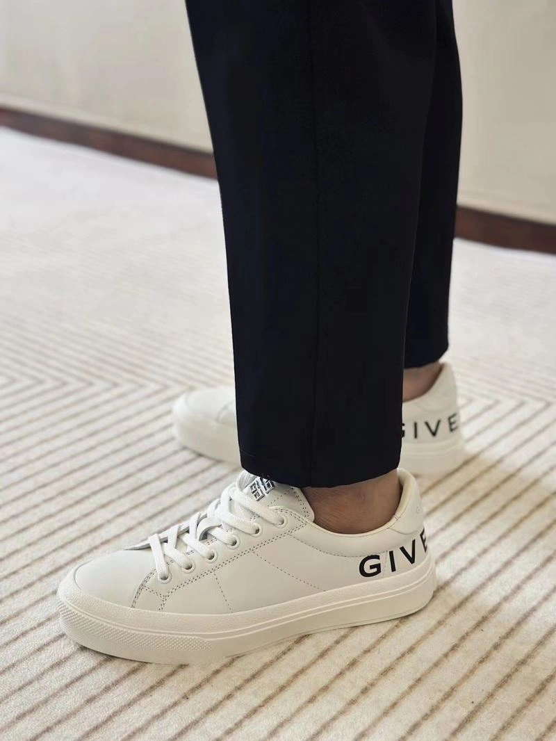 Trendy Gxvxnchy Sneakers 154885