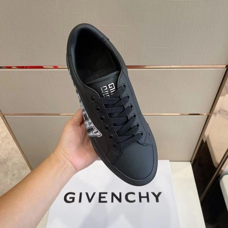 Gxvxnchy Sneakers Unique 154889