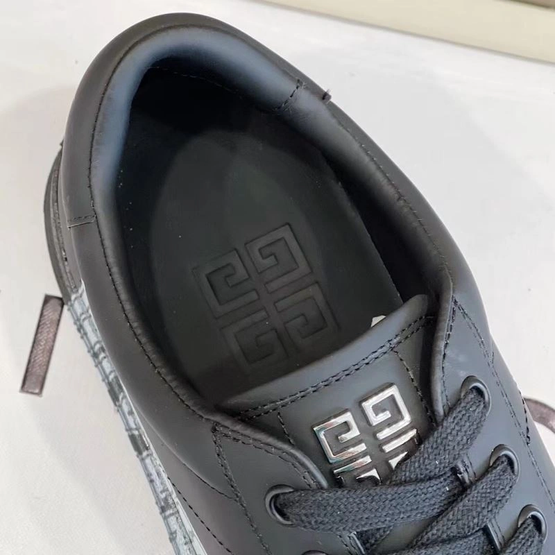 Gxvxnchy Sneakers Unique 154889