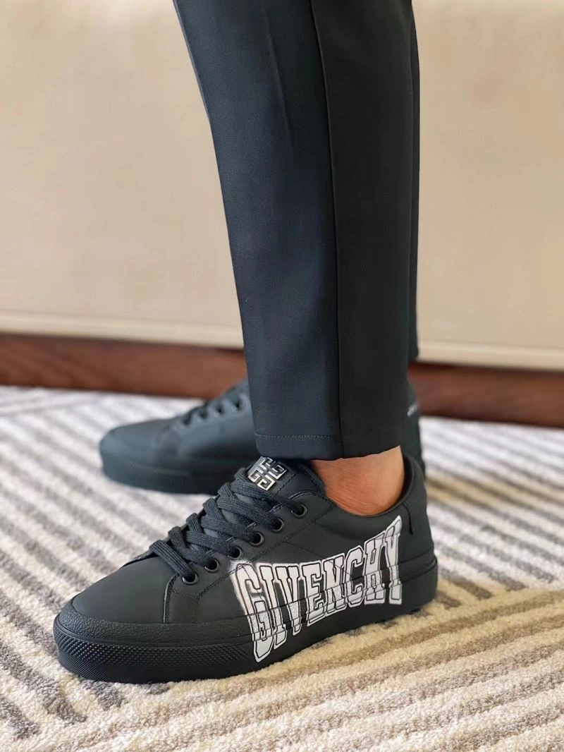 Gxvxnchy Sneakers Unique 154889