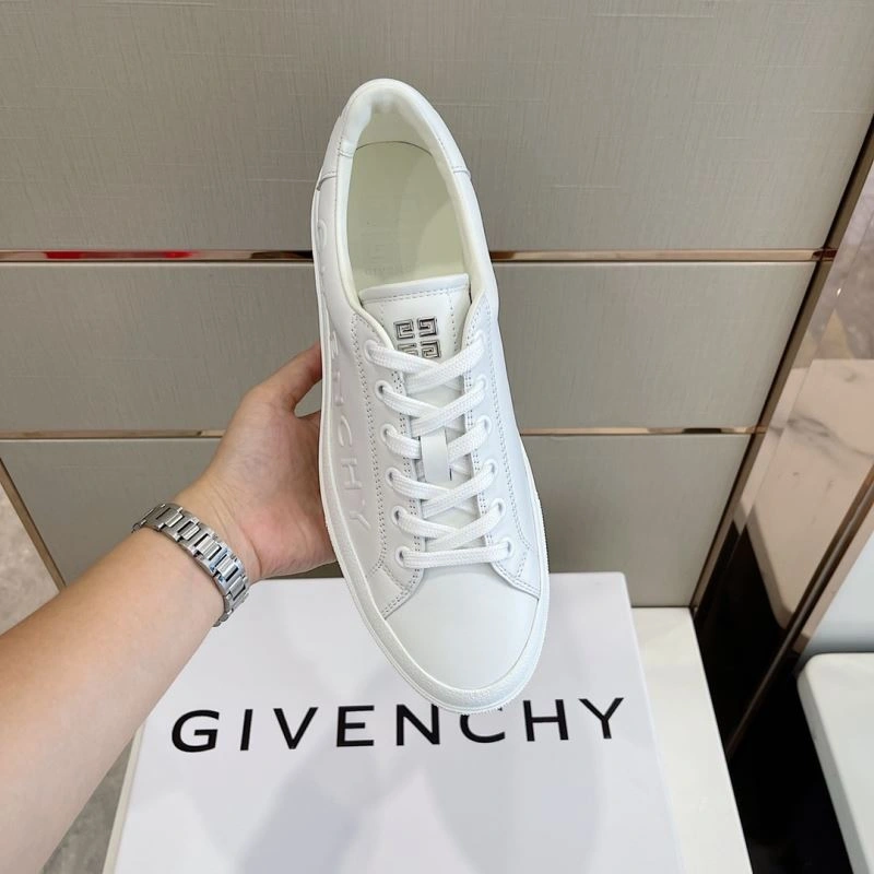 Compact Gxvxnchy Sneakers 154893