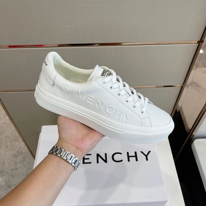 Compact Gxvxnchy Sneakers 154893