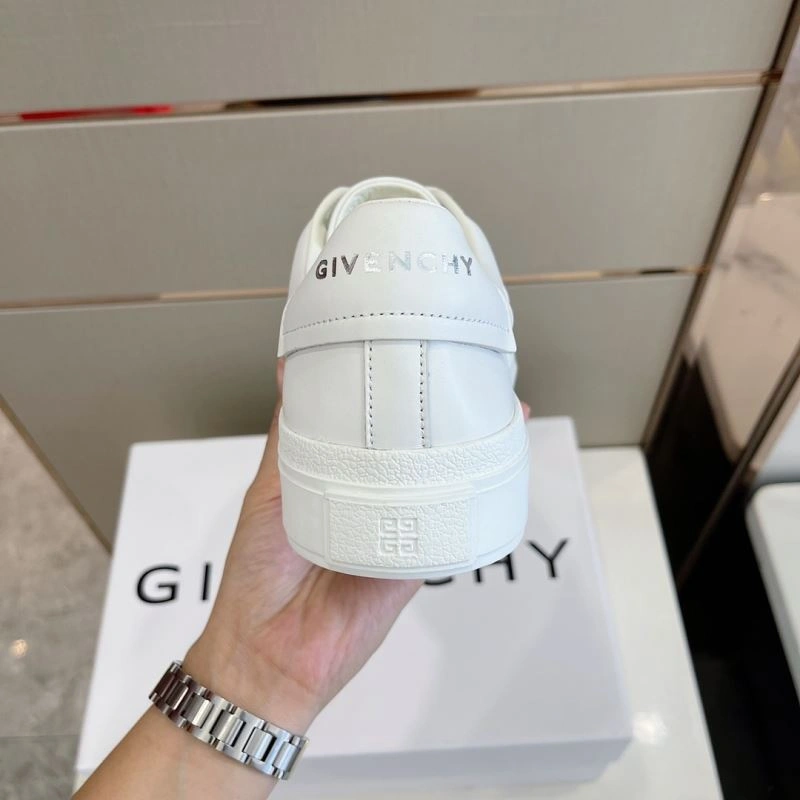 Compact Gxvxnchy Sneakers 154893