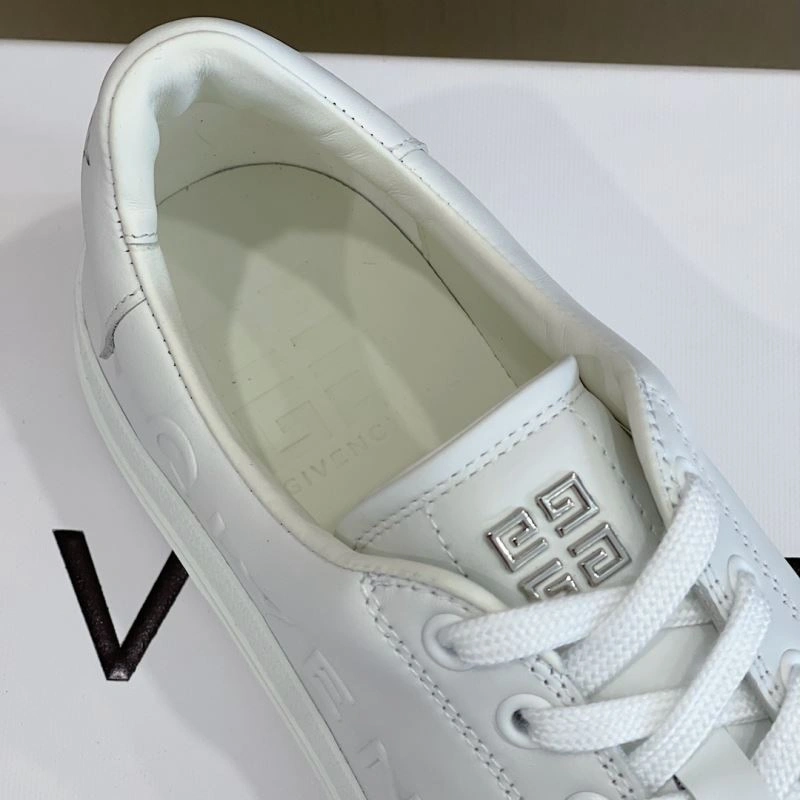 Compact Gxvxnchy Sneakers 154893