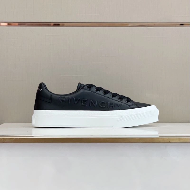 Versatile Gxvxnchy Sneakers 154892