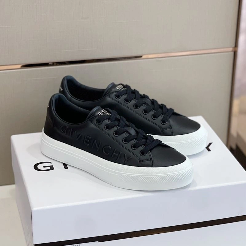Versatile Gxvxnchy Sneakers 154892