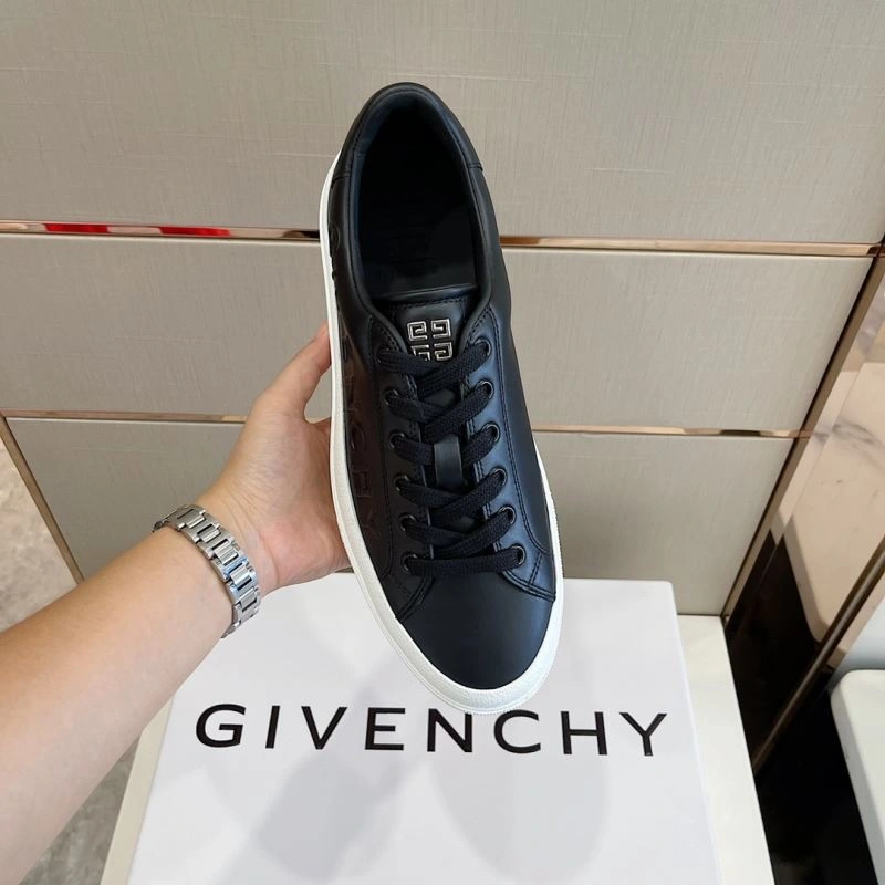 Versatile Gxvxnchy Sneakers 154892