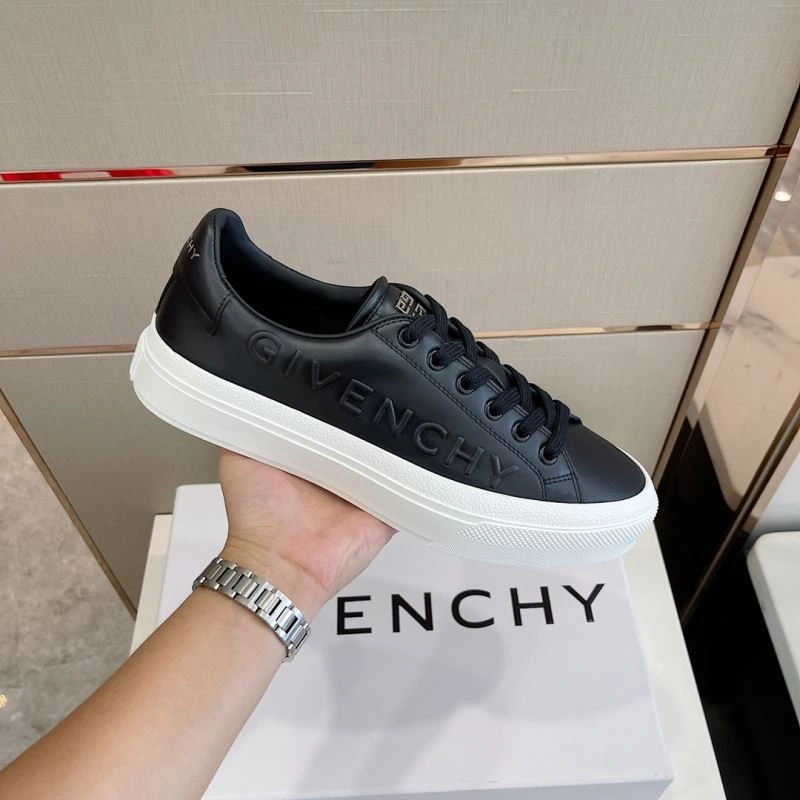 Versatile Gxvxnchy Sneakers 154892