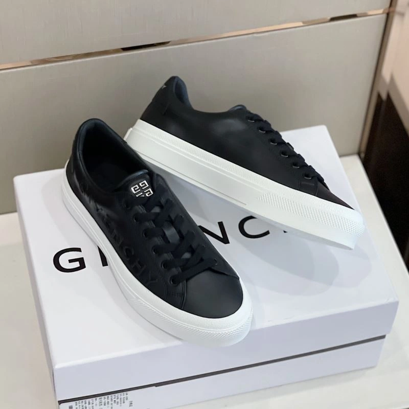 Versatile Gxvxnchy Sneakers 154892